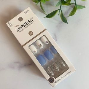 Impress Press On Nails White Light Blue & Silver Stick On Nail Kit